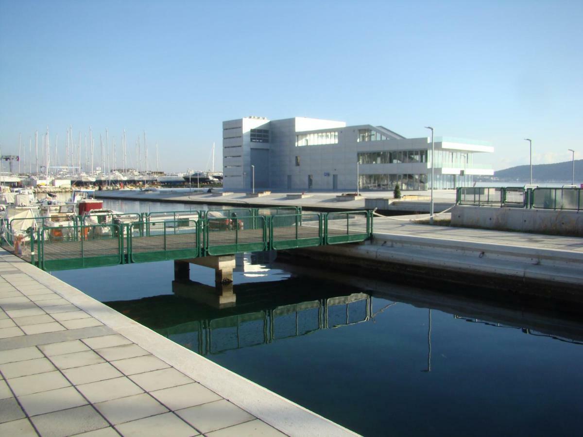 Kike Red Apartment Kastela Exterior photo